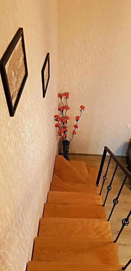 Bright And Cozy Apartment On Aghmashenebeli Avenue Tbilisi Exterior foto
